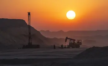 Crude Oil Rohölpreise Ölfeldarbeiter bei der Arbeit